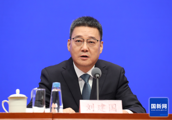 优配货主 纪念抗战胜利80周年丨广电总局答海报新闻：电视剧《我们的河山》讲述了山东人民抗日武装由弱到强发展壮大的故事